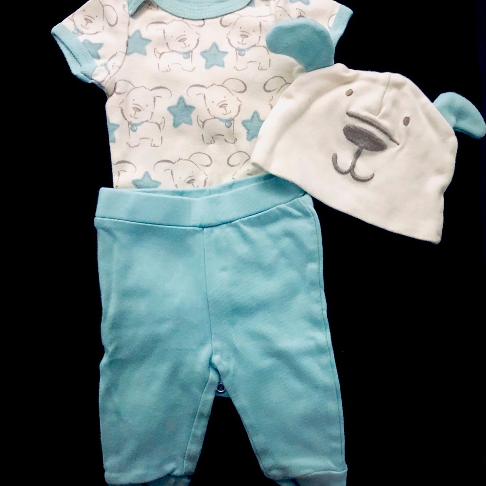 4 Newborn baby boy sets, all like new!